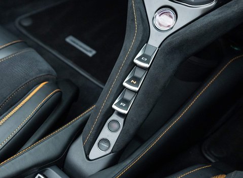 McLaren 720S Spider Peformance 28