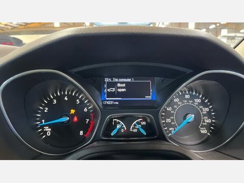 Ford Focus 1.0T EcoBoost Zetec Euro 6 (s/s) 5dr 9