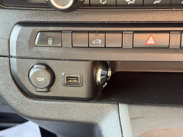 Vauxhall Vivaro SWB L1H1 Low Roof 2700 Pro Air Con Sensors Cam EURO 6 35
