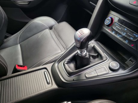 Ford Focus 2.0T EcoBoost ST-3 Estate 5dr Petrol Manual Euro 6 (s/s) (250 ps) 11