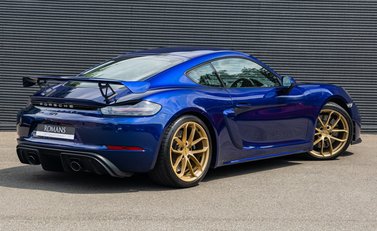 Porsche Cayman GT4 (718) 4