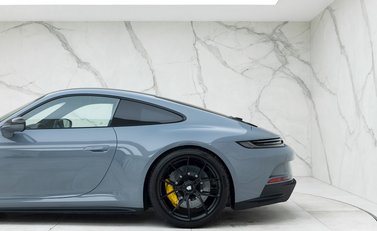 Porsche 911 (992) GT3 Touring 29