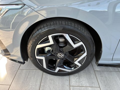 Volkswagen Golf 1.5 eTSI MHEV R-Line DSG Euro 6 (s/s) 5dr 8