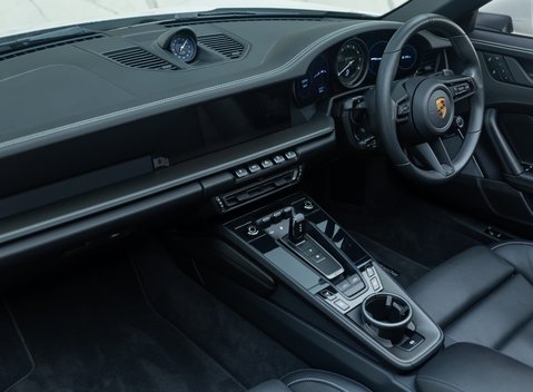 Porsche 911 Targa 4 GTS (992) 21