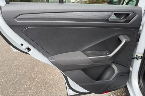 Volkswagen T-Roc SEL TSI EVO DSG -WHITE SILVER -PAN ROOF -CAMERA -WINTER PACK  32