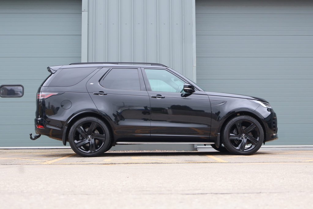 Land Rover Discovery R-DYNAMIC HSE MHEV 7 seater genuine Land Rover seats  9