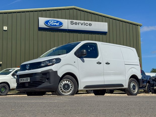 Vauxhall Vivaro SWB L1H1 Low Roof Prime 2900 Sensors Air Con EURO 6 1