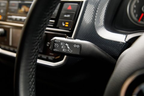 Volkswagen Up R-LINE 13