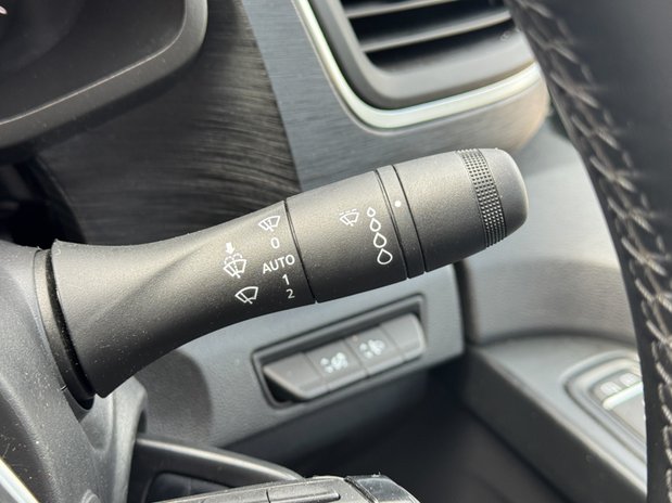 Renault Trafic LWB L2H1 Low Roof LL30 Extra Air Con Alloys Nav Sensors 27