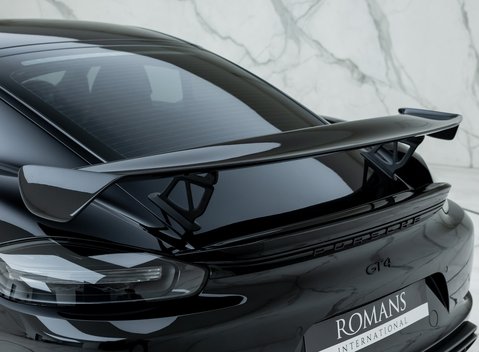 Porsche Cayman GT4 (718) 26