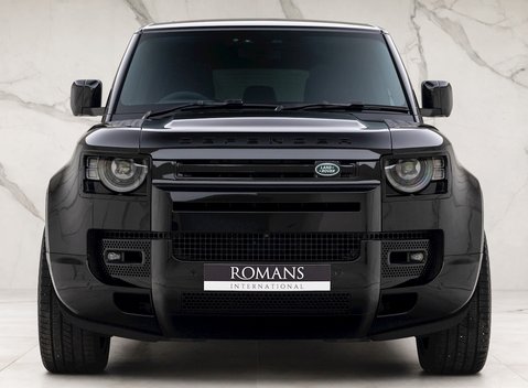 Land Rover Defender 110 V8 Bond Edition 4