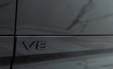 Land Rover Defender 90 V8 Bond Edition 24