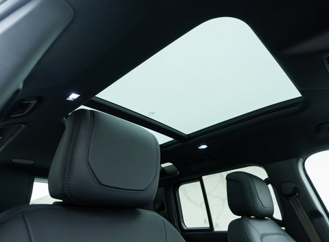 Land Rover Defender 110 V8 11