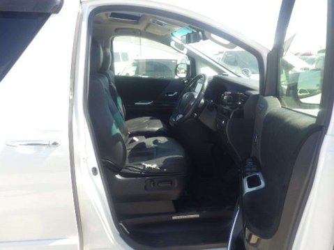 Toyota Vellfire V6 9