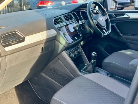 Volkswagen Tiguan 2.0 TDI SE Navigation Euro 6 (s/s) 5dr 9