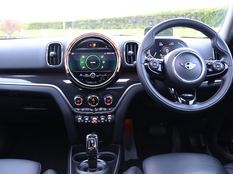 Mini Countryman Cooper S All4 Exclusive - Panoramic Roof, HUD, Harman Kardon and More Service History