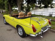 MG B ROADSTER 2