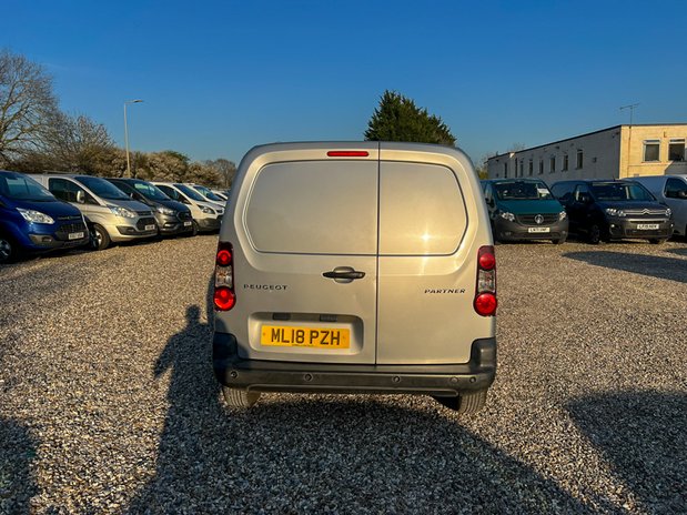 Peugeot Partner SWB L1H1 (SOLD) Low Roof Professional Air Con Nav Sensors EURO 6 NO VAT 7