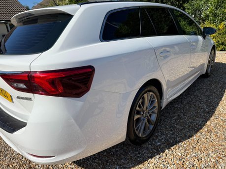 Toyota Avensis 2.0 D-4D Business Edition Touring Sports Euro 6 (s/s) 5dr 8