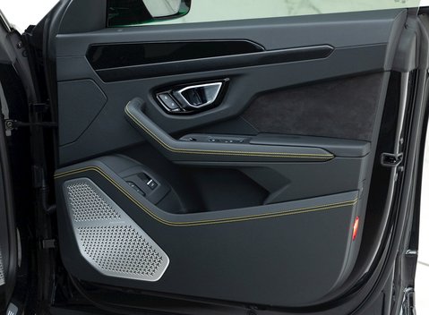 Lamborghini Urus 22