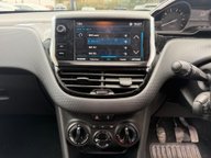 Peugeot 208 PURETECH BLACK EDITION 15