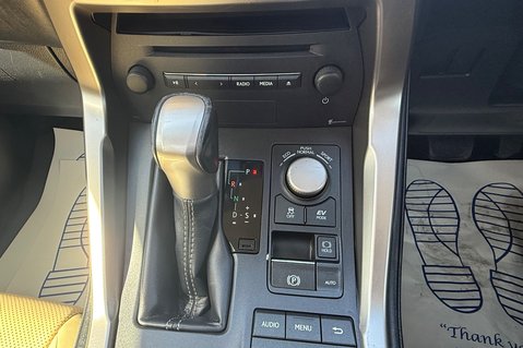 Lexus NX 300H LUXURY - PANORAMIC ROOF -2 OWNERS - 7 LEXUS SERVICES 11