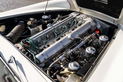 Aston Martin DB4 Series III 43