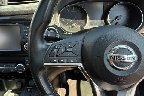 Nissan Qashqai TEKNA DIG-T.. 6 SERVICES.. GLASS ROOF.BOSE.CRUISE CONTROL  21