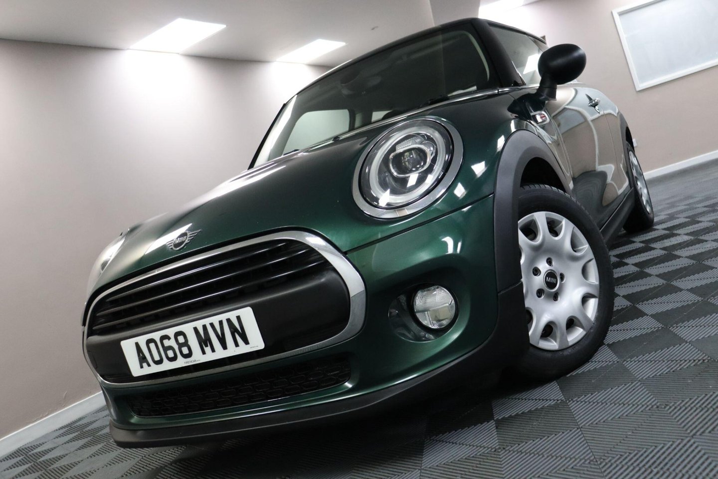 2018 MINI Hatch — image 28