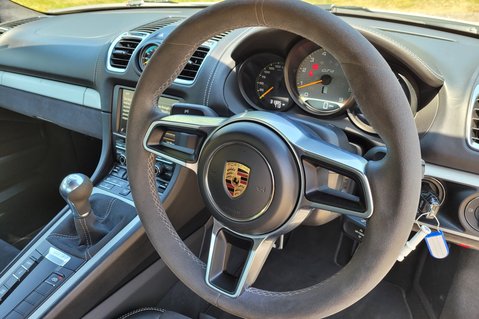Porsche Cayman GT4 30
