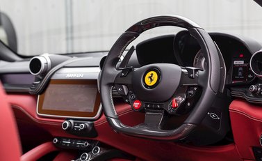 Ferrari GTC4 Lusso T 11