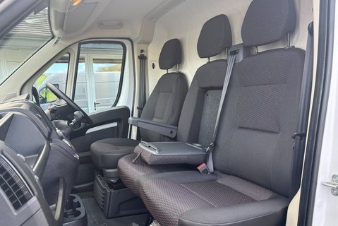 Peugeot Boxer BlueHdi 335 L3H2 Professional Premium Plus Panel Van 3