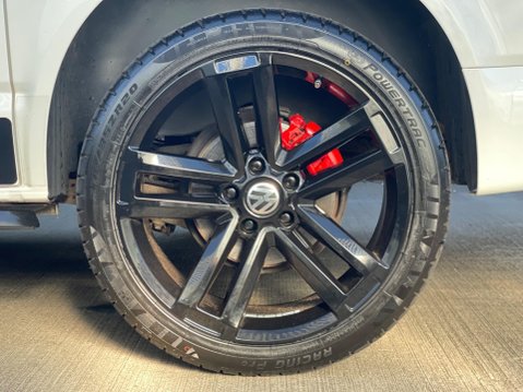 Volkswagen Transporter 2.0 TDI T32 BlueMotion Tech Highline Crew Van DSG FWD SWB Euro 6 (s/s) 5dr 9