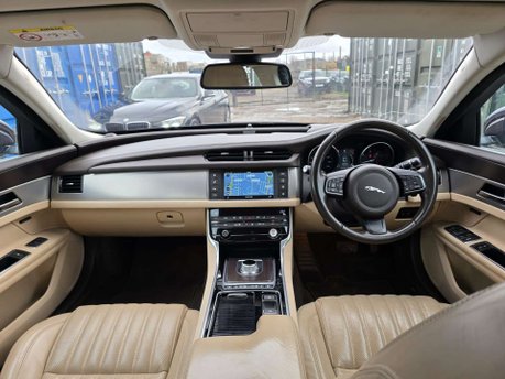 Jaguar XF 2.0d Portfolio Saloon 4dr Diesel Auto Euro 6 (s/s) (180 ps) 17