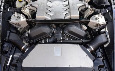 Aston Martin Vanquish S 19