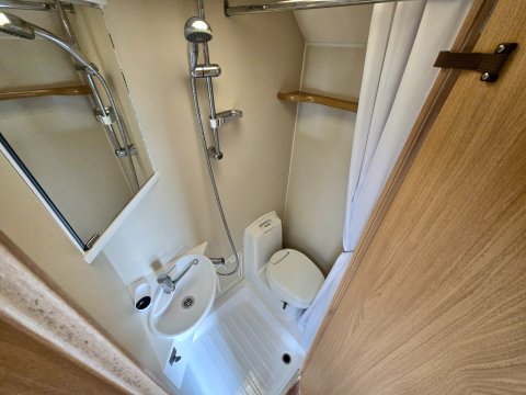 Elddis Xplore 302 12