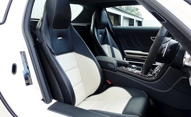 Mercedes-Benz SLS AMG 11