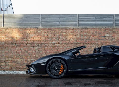 Lamborghini Aventador S LP740-4 Roadster 28