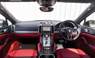 Porsche Cayenne Turbo 18