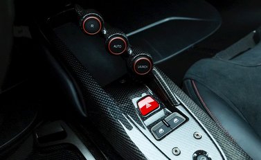 Ferrari LaFerrari 16