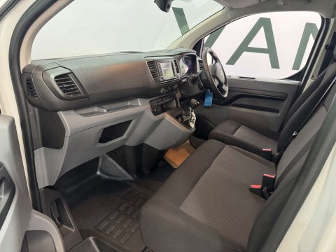 Vauxhall Vivaro 1.5 Vivaro F2700 Dynamic S/S 25