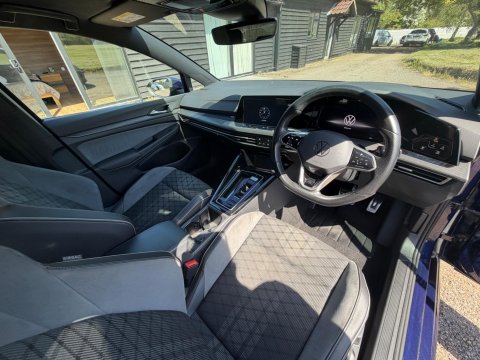 Volkswagen Golf R-LINE ETSI DSG 23