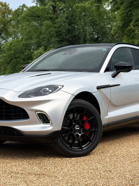 Aston Martin DBX V8