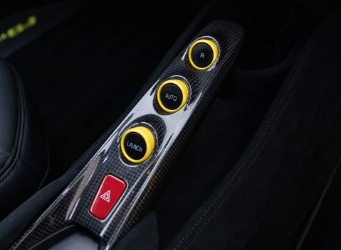 Ferrari F8 Tributo 13