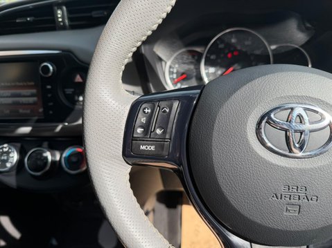 Toyota Yaris 1.33 Dual VVT-i Design Euro 6 5dr 29