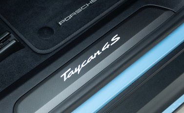 Porsche Taycan 4S 23
