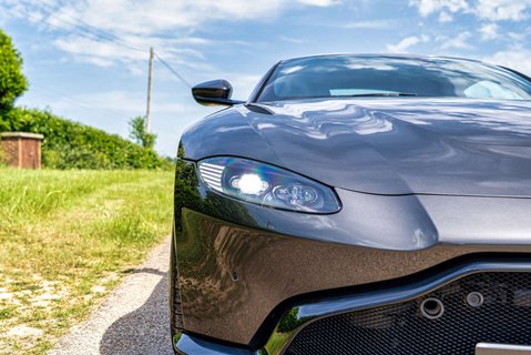 Aston Martin Vantage 4.0 V8 Coupe 15