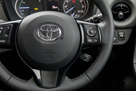 Toyota Yaris VVT-I ICON TECH 19