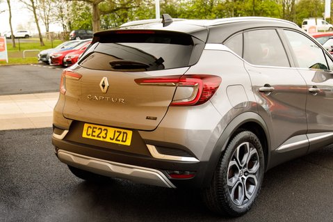 Renault Captur TECHNO E-TECH 8
