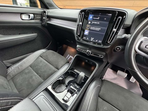 Volvo XC40 2.0 XC40 R-Design Pro T4 Auto 5dr 25